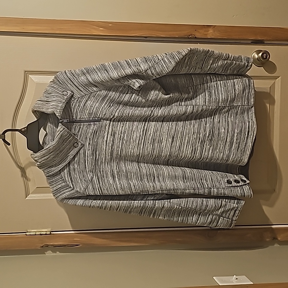 Avalanche outdoor inspired apparel co. XXL  sweater w thumb holes